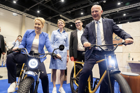 Kai Wegner und Franziska Giffey beim Eröffnungsrundgang auf der IFA 2023 in Berlin