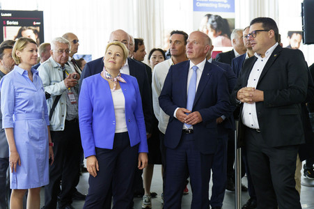 Kai Wegner und Franziska Giffey beim Eröffnungsrundgang auf der IFA 2023 in Berlin
