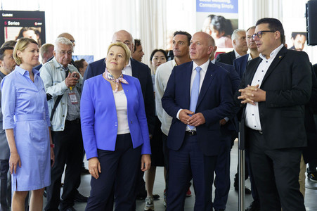 Kai Wegner und Franziska Giffey beim Eröffnungsrundgang auf der IFA 2023 in Berlin