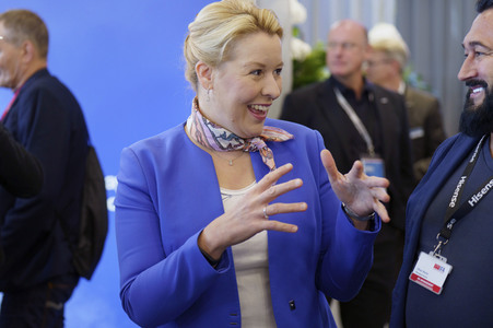 Kai Wegner und Franziska Giffey beim Eröffnungsrundgang auf der IFA 2023 in Berlin