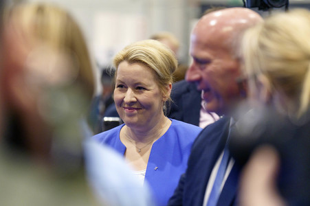Kai Wegner und Franziska Giffey beim Eröffnungsrundgang auf der IFA 2023 in Berlin