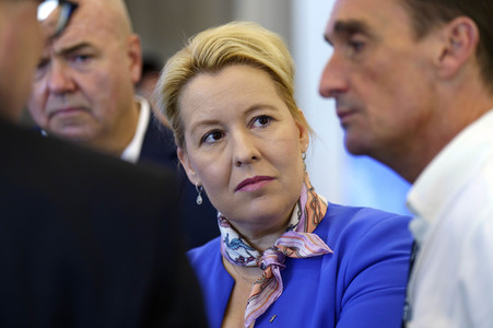 Kai Wegner und Franziska Giffey beim Eröffnungsrundgang auf der IFA 2023 in Berlin