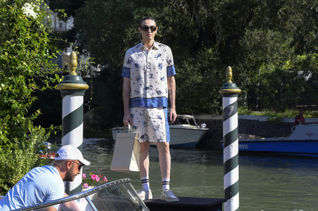 Ankunft von Michele Bravi am Hotel Excelsior, Internationale Filmfestspiele von Venedig 2023