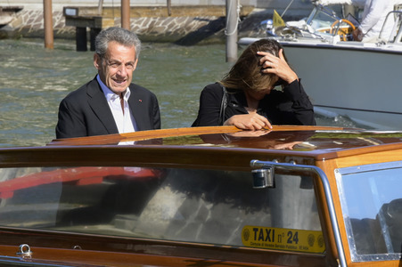 Ankunft von Carla Bruni und Nicolas Sarkozy am Hotel Excelsior, Internationale Filmfestspiele von Venedig 2023