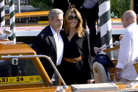 Ankunft von Carla Bruni und Nicolas Sarkozy am Hotel Excelsior, Internationale Filmfestspiele von Venedig 2023