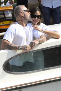 Ankunft von Gianluca Vacchi und Sharon Fonseca am Hotel Excelsior, Internationale Filmfestspiele von Venedig 2023