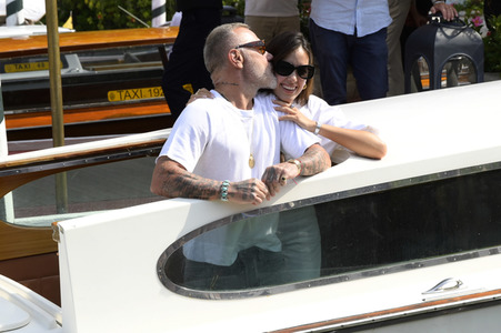 Ankunft von Gianluca Vacchi und Sharon Fonseca am Hotel Excelsior, Internationale Filmfestspiele von Venedig 2023