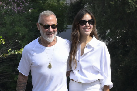 Ankunft von Gianluca Vacchi und Sharon Fonseca am Hotel Excelsior, Internationale Filmfestspiele von Venedig 2023