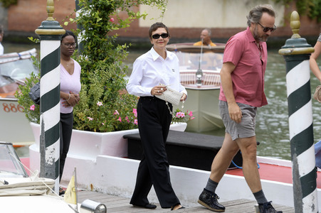 Ankunft von Maggie Gyllenhaal am Hotel Excelsior, Internationale Filmfestspiele von Venedig 2023