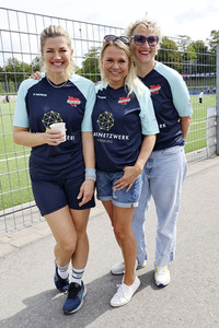 Benefiz-Fußballspiel 'Kicken mit Herz' 2023 in Hamburg
