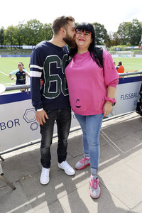 Benefiz-Fußballspiel 'Kicken mit Herz' 2023 in Hamburg