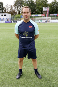 Benefiz-Fußballspiel 'Kicken mit Herz' 2023 in Hamburg