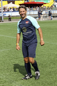 Benefiz-Fußballspiel 'Kicken mit Herz' 2023 in Hamburg