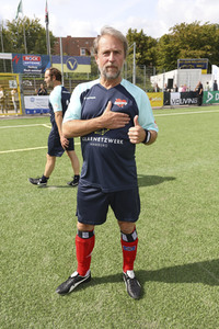 Benefiz-Fußballspiel 'Kicken mit Herz' 2023 in Hamburg