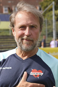 Benefiz-Fußballspiel 'Kicken mit Herz' 2023 in Hamburg