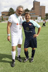 Benefiz-Fußballspiel 'Kicken mit Herz' 2023 in Hamburg