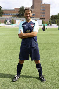 Benefiz-Fußballspiel 'Kicken mit Herz' 2023 in Hamburg