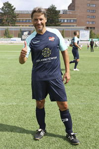 Benefiz-Fußballspiel 'Kicken mit Herz' 2023 in Hamburg