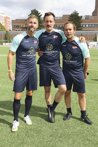 Benefiz-Fußballspiel 'Kicken mit Herz' 2023 in Hamburg