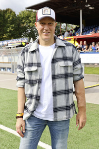 Benefiz-Fußballspiel 'Kicken mit Herz' 2023 in Hamburg