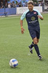 Benefiz-Fußballspiel 'Kicken mit Herz' 2023 in Hamburg