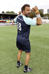 Benefiz-Fußballspiel 'Kicken mit Herz' 2023 in Hamburg