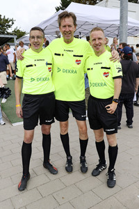 Benefiz-Fußballspiel 'Kicken mit Herz' 2023 in Hamburg