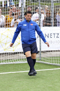 Benefiz-Fußballspiel 'Kicken mit Herz' 2023 in Hamburg