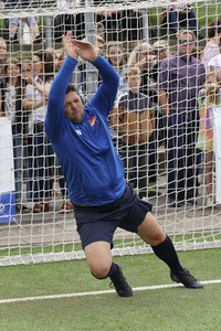 Benefiz-Fußballspiel 'Kicken mit Herz' 2023 in Hamburg