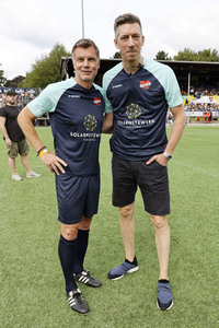 Benefiz-Fußballspiel 'Kicken mit Herz' 2023 in Hamburg