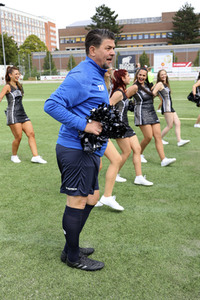 Benefiz-Fußballspiel 'Kicken mit Herz' 2023 in Hamburg