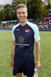 Benefiz-Fußballspiel 'Kicken mit Herz' 2023 in Hamburg