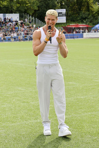 Benefiz-Fußballspiel 'Kicken mit Herz' 2023 in Hamburg