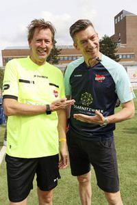 Benefiz-Fußballspiel 'Kicken mit Herz' 2023 in Hamburg