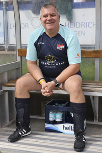 Benefiz-Fußballspiel 'Kicken mit Herz' 2023 in Hamburg