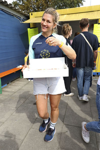 Benefiz-Fußballspiel 'Kicken mit Herz' 2023 in Hamburg