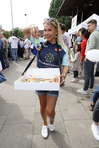 Benefiz-Fußballspiel 'Kicken mit Herz' 2023 in Hamburg