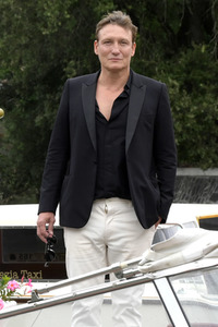 Abfahrt von Oliver Masucci am Hotel Excelsior, Internationale Filmfestspiele von Venedig 2023