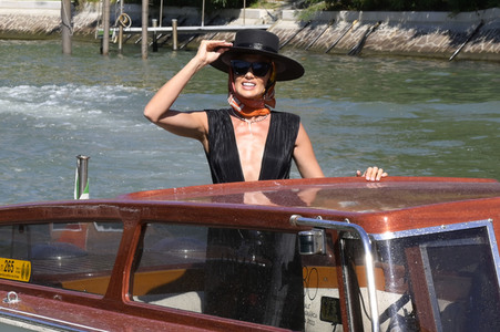 Ankunft von Nieves Álvarez am Hotel Excelsior, Internationale Filmfestspiele von Venedig 2023