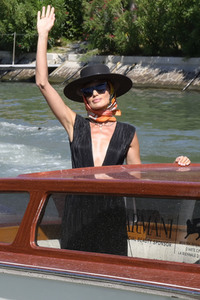Ankunft von Nieves Álvarez am Hotel Excelsior, Internationale Filmfestspiele von Venedig 2023