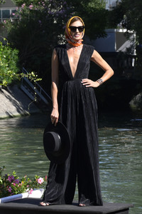 Ankunft von Nieves Álvarez am Hotel Excelsior, Internationale Filmfestspiele von Venedig 2023