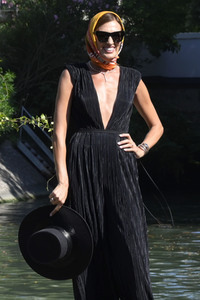 Ankunft von Nieves Álvarez am Hotel Excelsior, Internationale Filmfestspiele von Venedig 2023