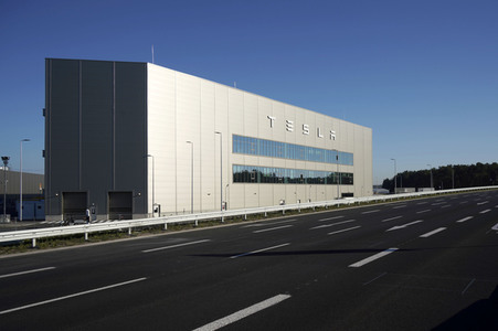 Start des eigenen Bahnshuttle zur Tesla Gigafactory 4 in Grünheide