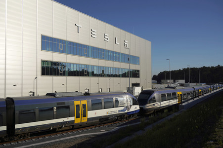 Start des eigenen Bahnshuttle zur Tesla Gigafactory 4 in Grünheide