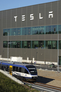 Start des eigenen Bahnshuttle zur Tesla Gigafactory 4 in Grünheide