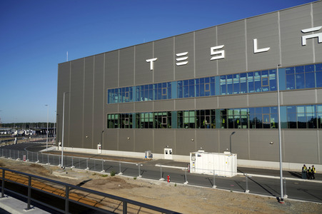 Start des eigenen Bahnshuttle zur Tesla Gigafactory 4 in Grünheide