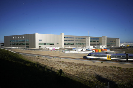 Start des eigenen Bahnshuttle zur Tesla Gigafactory 4 in Grünheide
