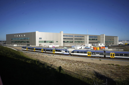 Start des eigenen Bahnshuttle zur Tesla Gigafactory 4 in Grünheide
