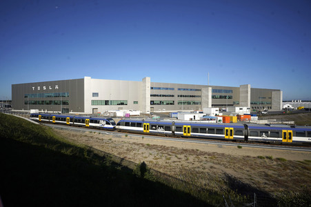 Start des eigenen Bahnshuttle zur Tesla Gigafactory 4 in Grünheide