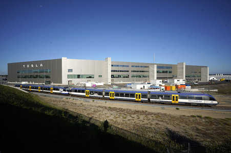 Start des eigenen Bahnshuttle zur Tesla Gigafactory 4 in Grünheide